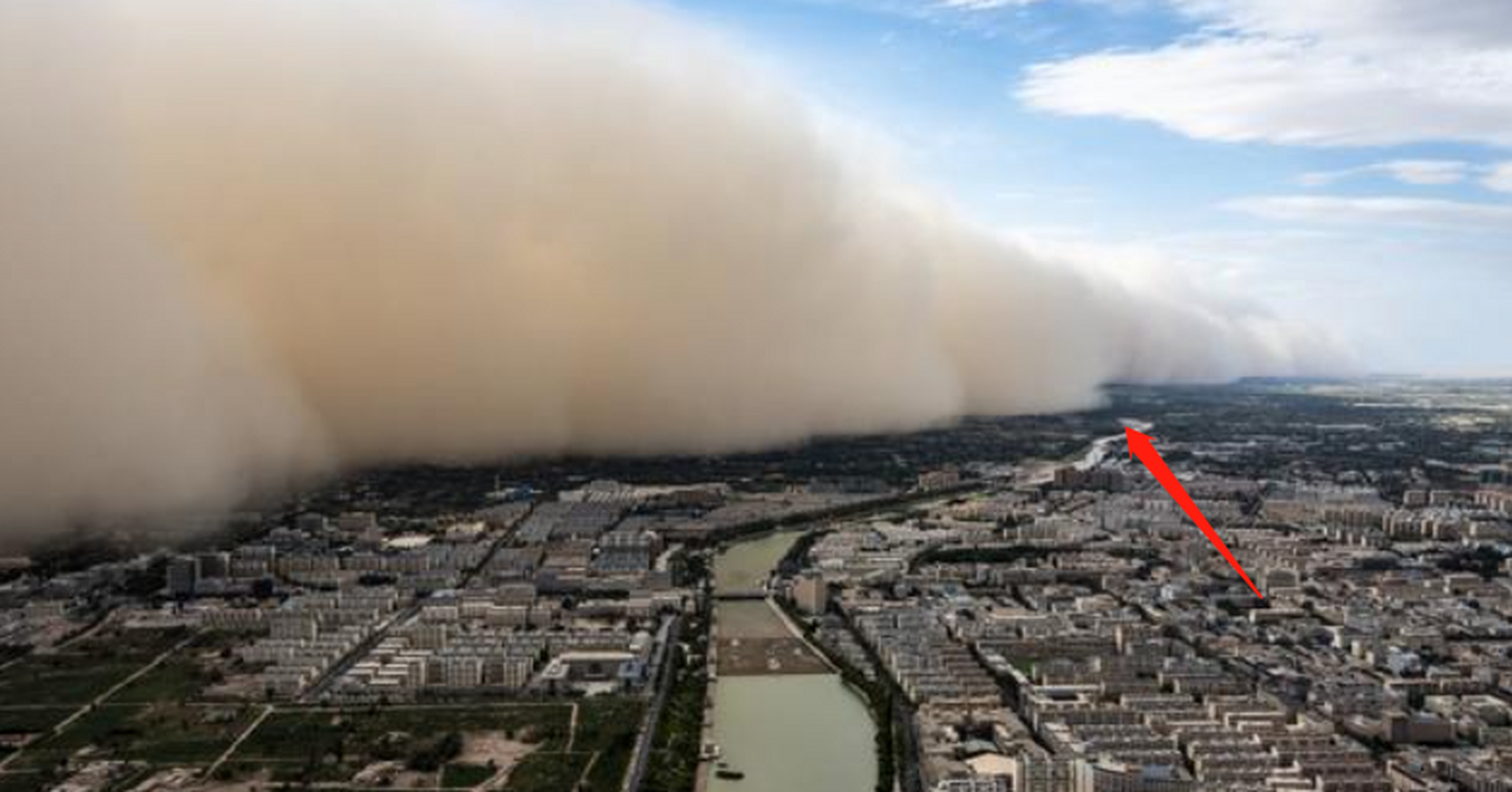 沙尘暴即将波及湖北#  #沙尘暴蓝色预警#  真的心累!