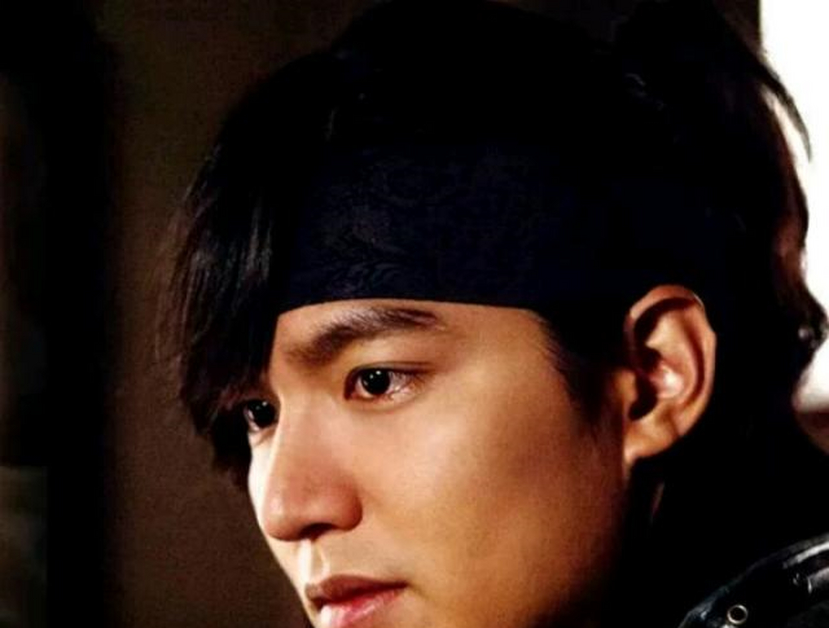 李敏镐出道首部古装剧!合作女神金喜善,蓄胡子泡面头男人味十足