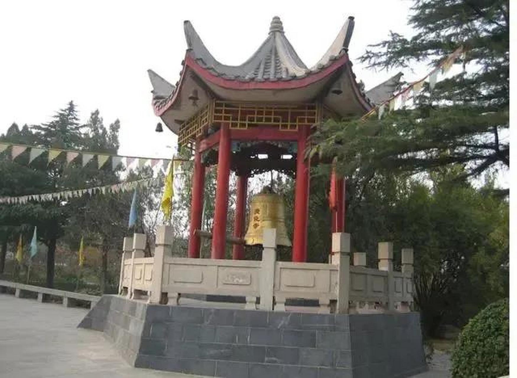 广华寺位于涞水县城东南部南关村朱家街,坐东朝西,占地55亩.