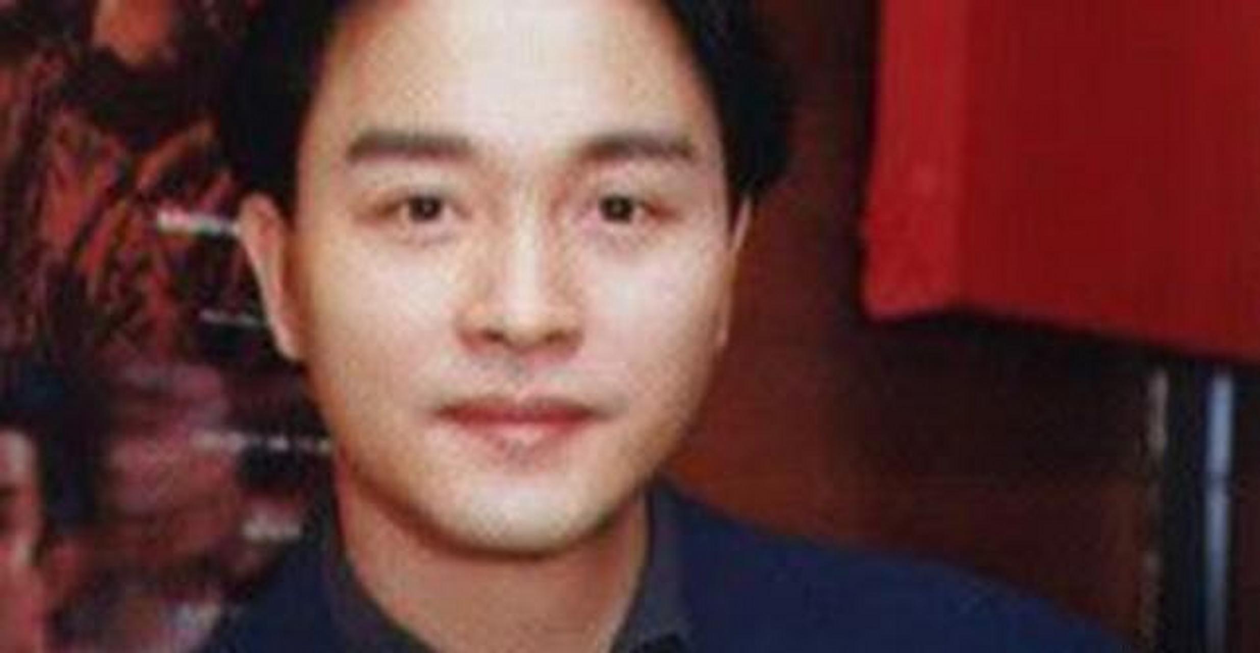 哥哥张国荣葬礼,洪金宝梅艳芳出席,袁咏仪哭到失控,她低调露面 张国荣