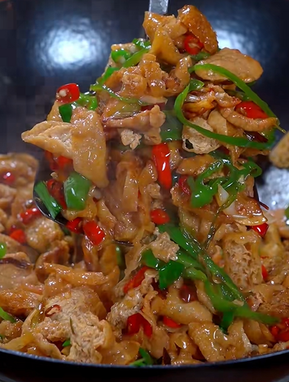 油豆腐炒肉在家你就像我这样做,做法简单,香辣入味非常下饭.