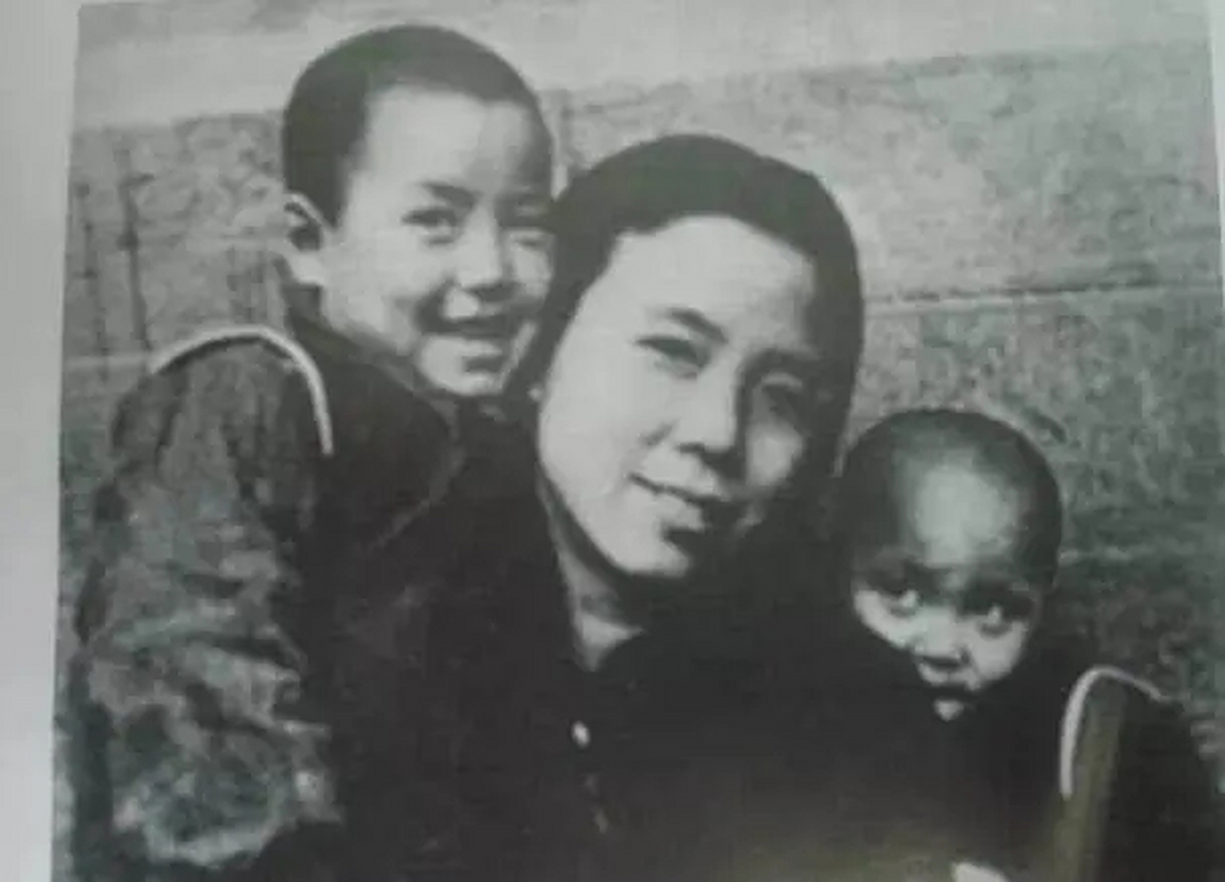 赵君陶:8岁守寡,后一生未再婚,抚养了800多名孤儿,儿子是国家总理