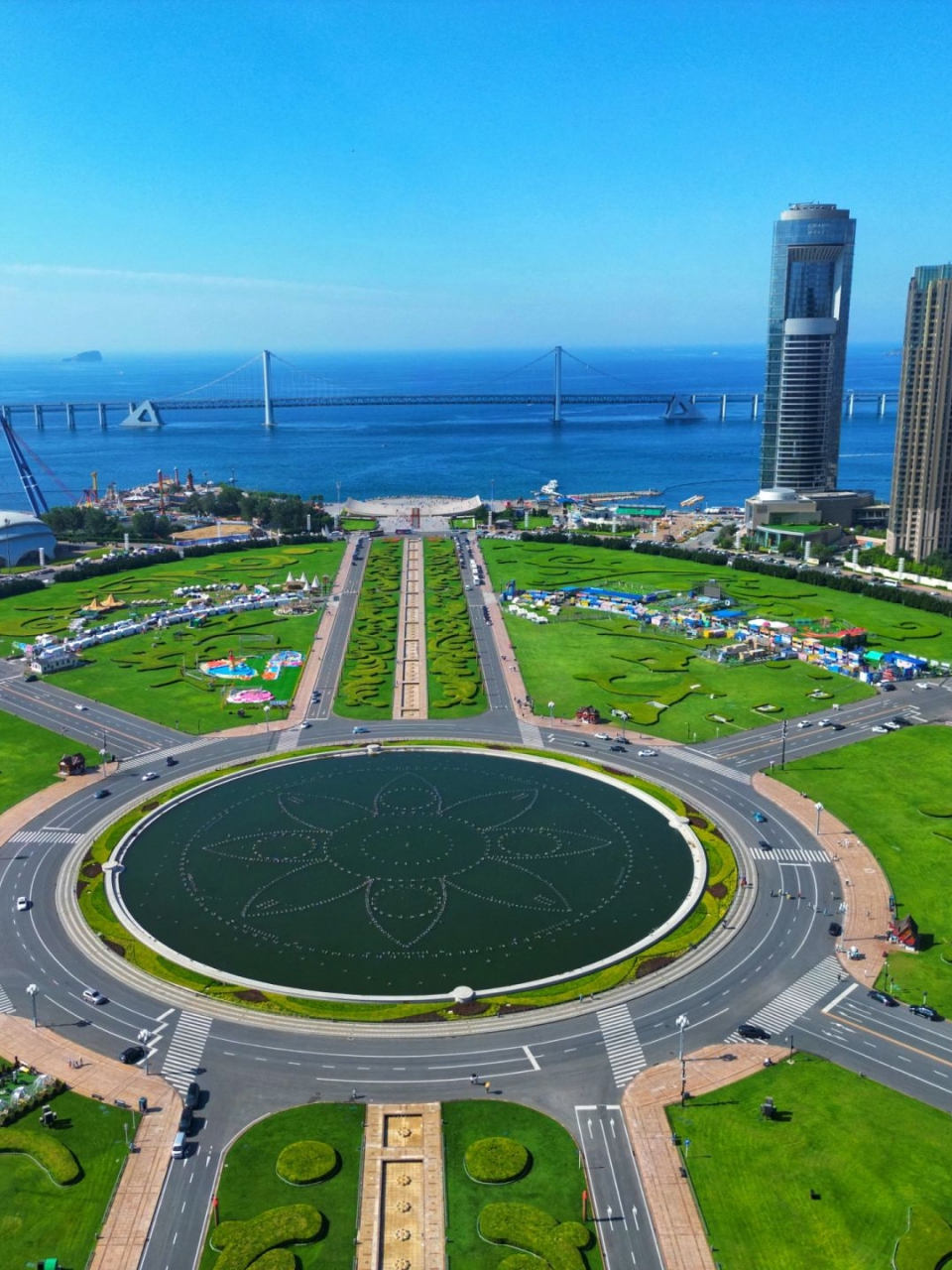 航拍大连星海广场,亚洲最大广场!