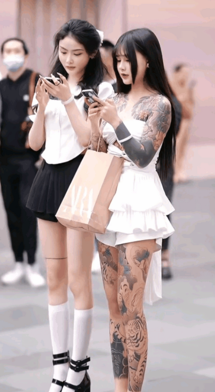 以前觉得纹身都是黑社会的标志,现在发现越来越多的女孩都开始去做,真