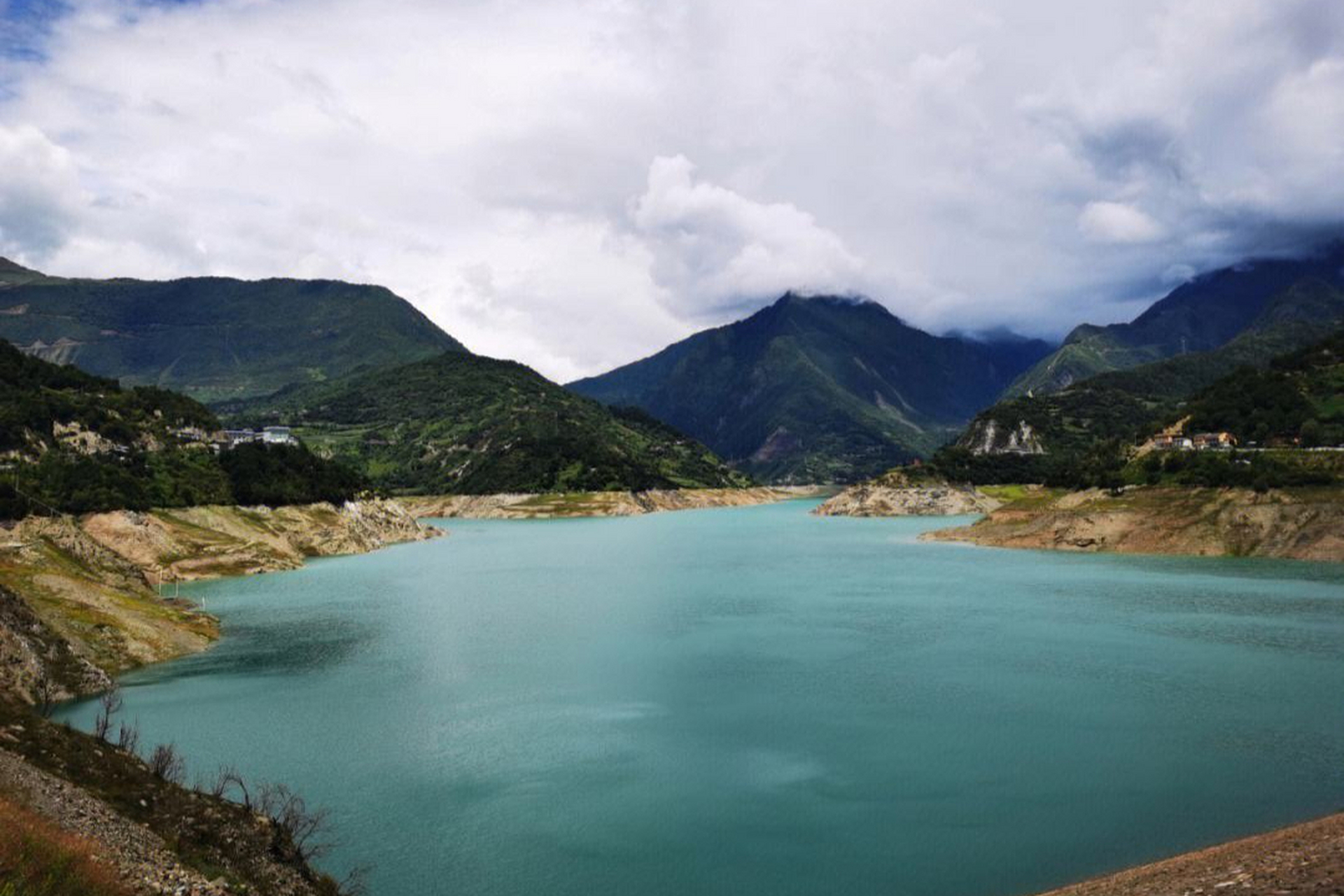海拔3000米左右的神木垒原生态风景区,让你轻松领略高海拔的独特魅力.
