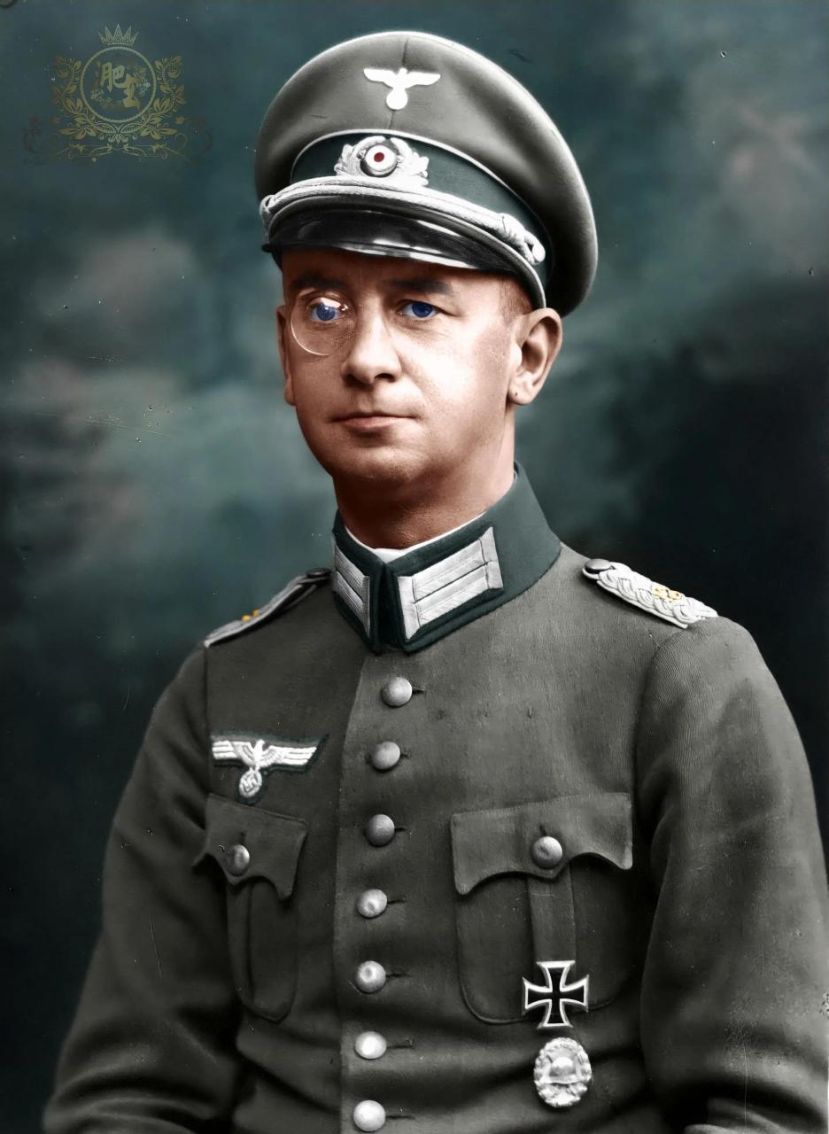 我的上色:图为德国第13"路德维希堡"步兵团第12机枪连指挥官库尔特·