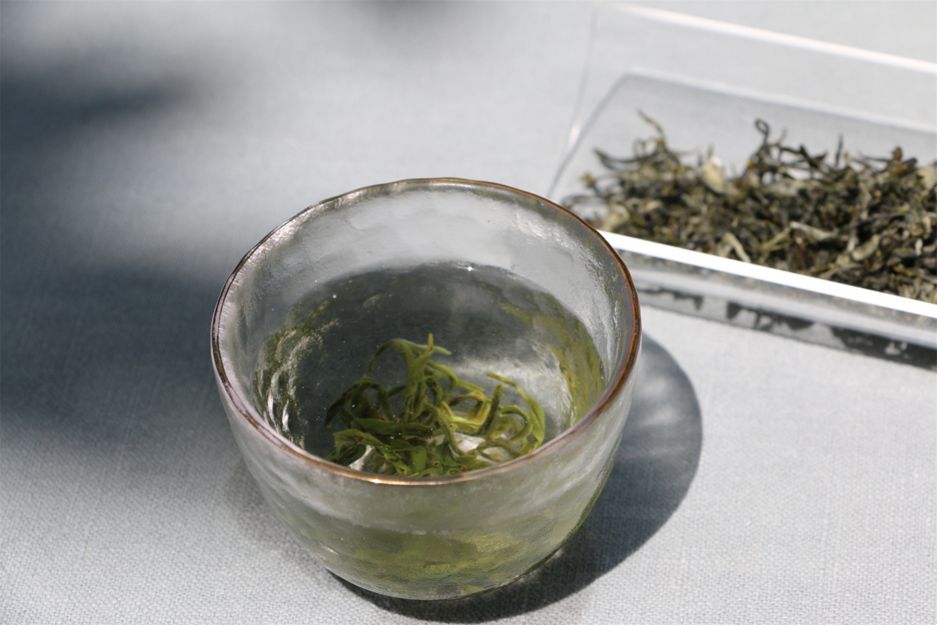 老茶们口中的"炒青茶"一般泛指用炒制工艺制作出来的当地绿茶.