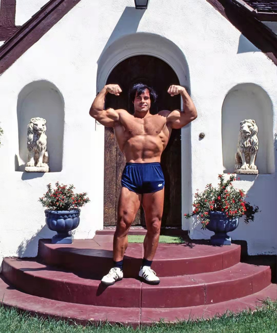 这些弗朗哥·哥伦布的照片是记者伊莉莎·莱昂内尔在1978年所拍摄的.