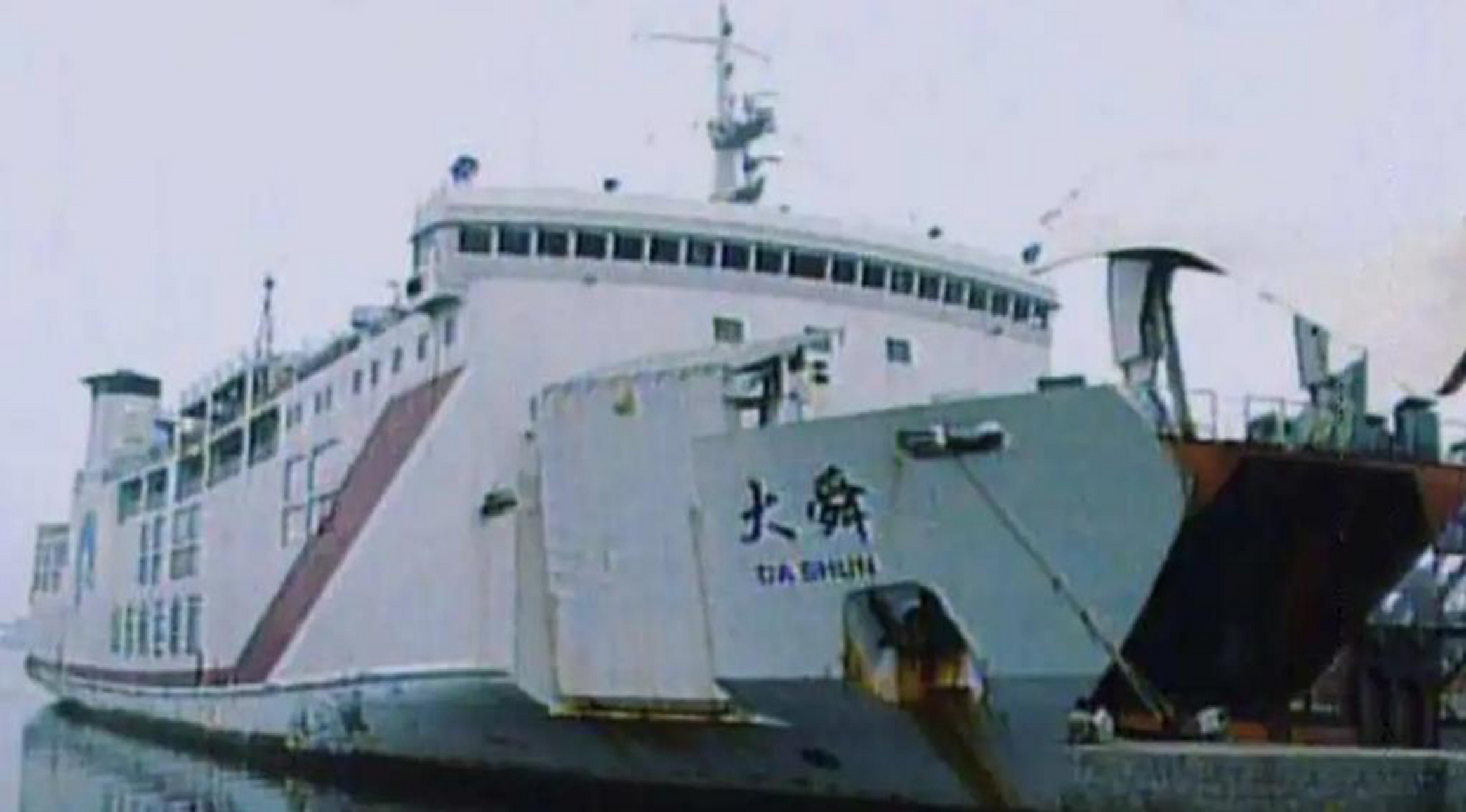 1999年,"大舜号"轮船在海难中沉没,造成船上的302人中,只有22人幸存.