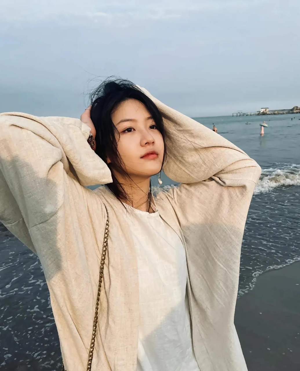 向涵是一位非常出色的演员,他的表演风格非常独特,能够将不同的角色