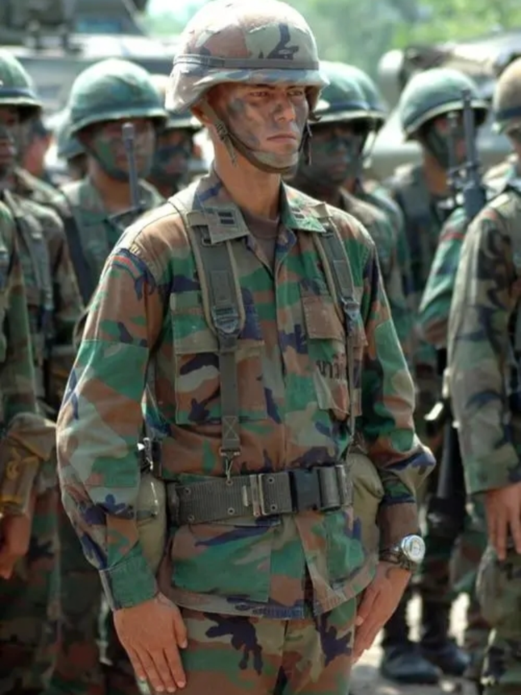 泰国陆军是泰国军队中规模最大的部队,拥有约25万的总兵力