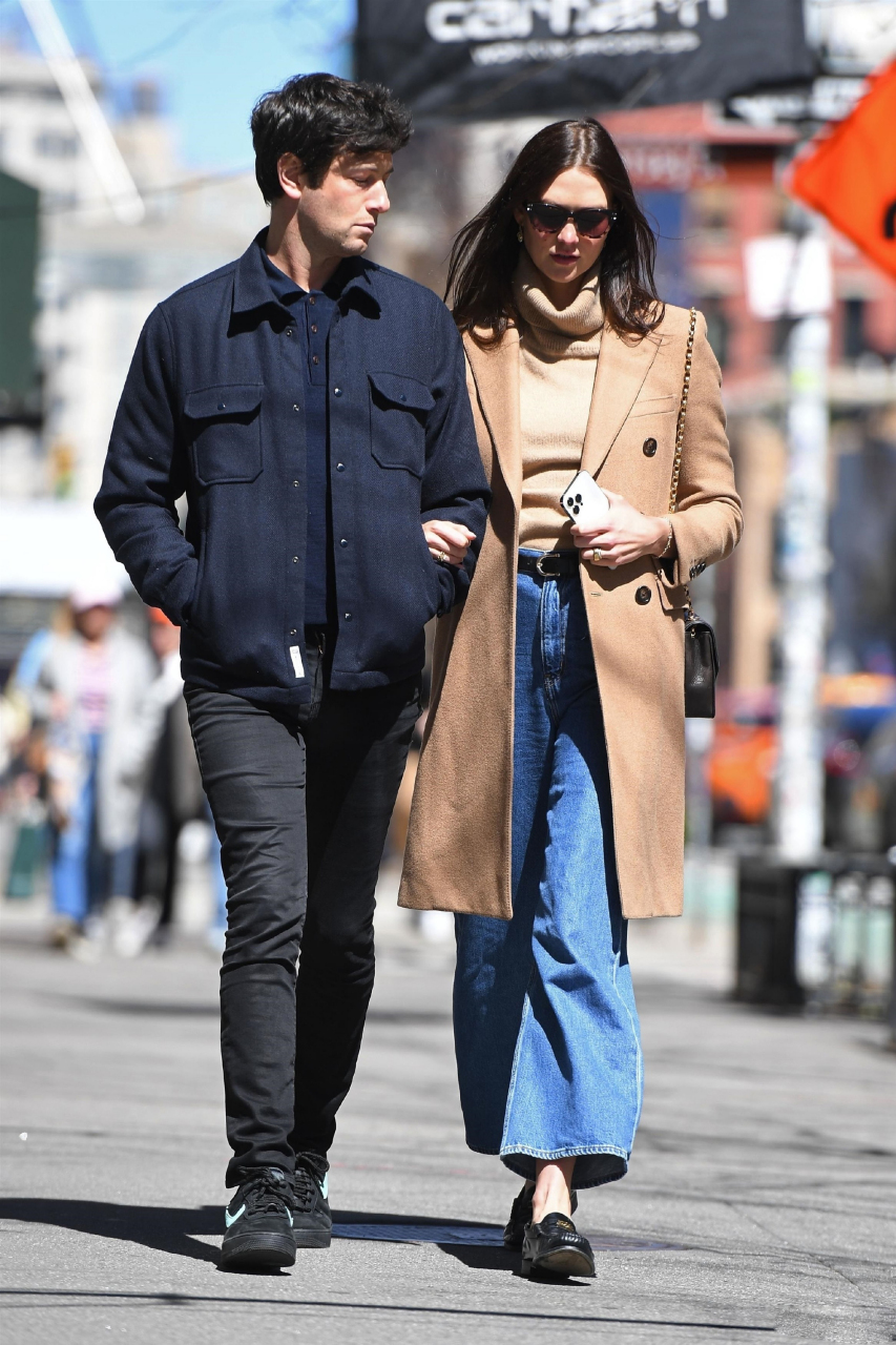 超模karlie kloss和丈夫joshua kushner在纽约外出的街拍!