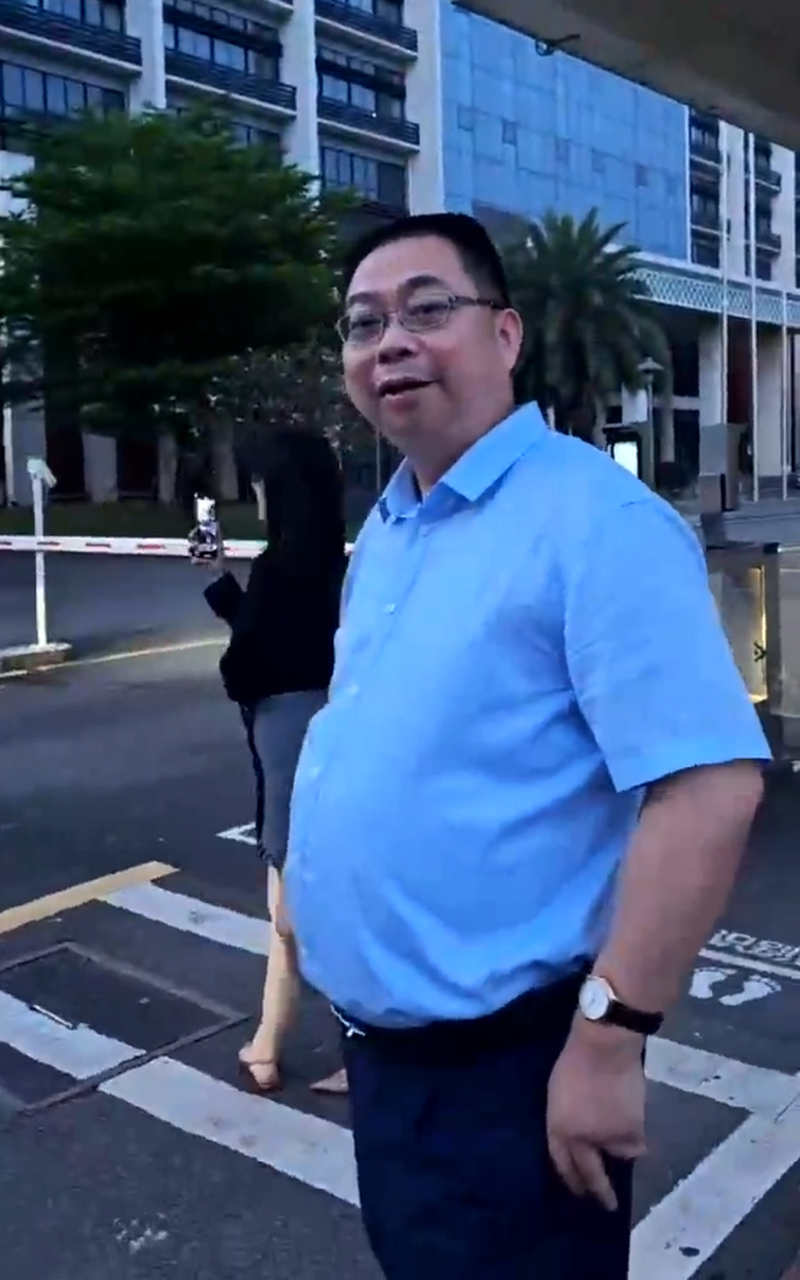 【宝能姚振华被讨薪者围堵,随即开会再裁160余人】 据澎湃新闻报道