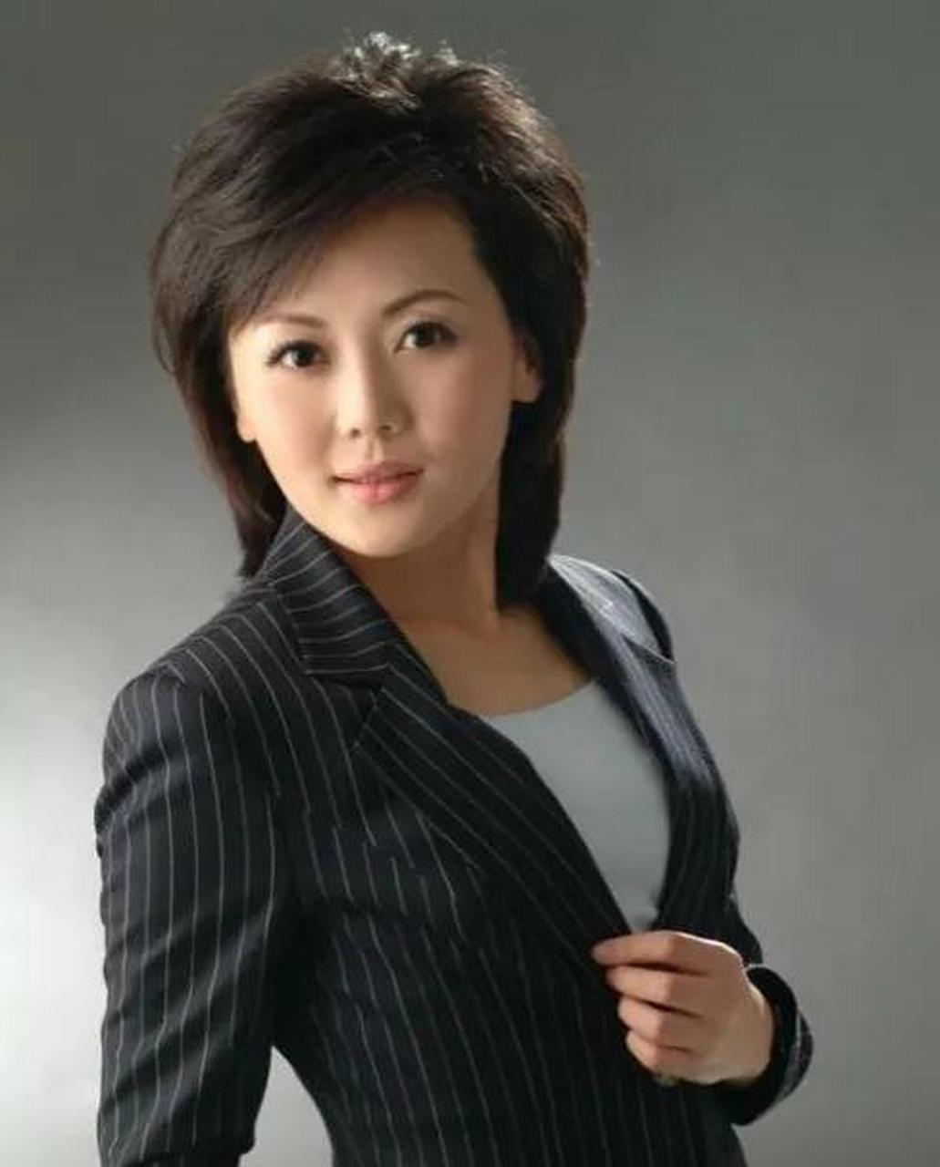 央视美女主持人柴璐:知性优雅,大气之美