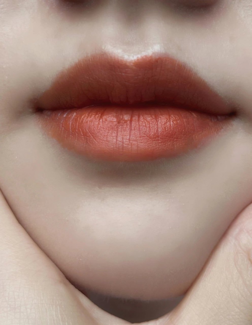 3ce哑光口红220,正宗的南瓜色,很难不喜欢~     我的嘴唇有非常积极