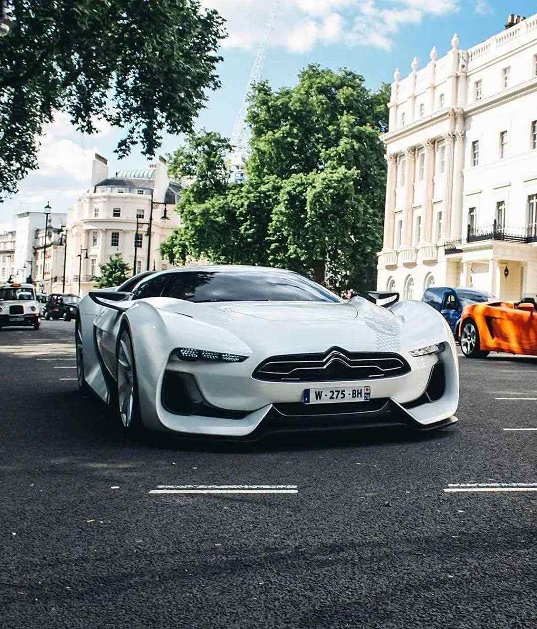 年的设计,现在看起来依然十分科幻