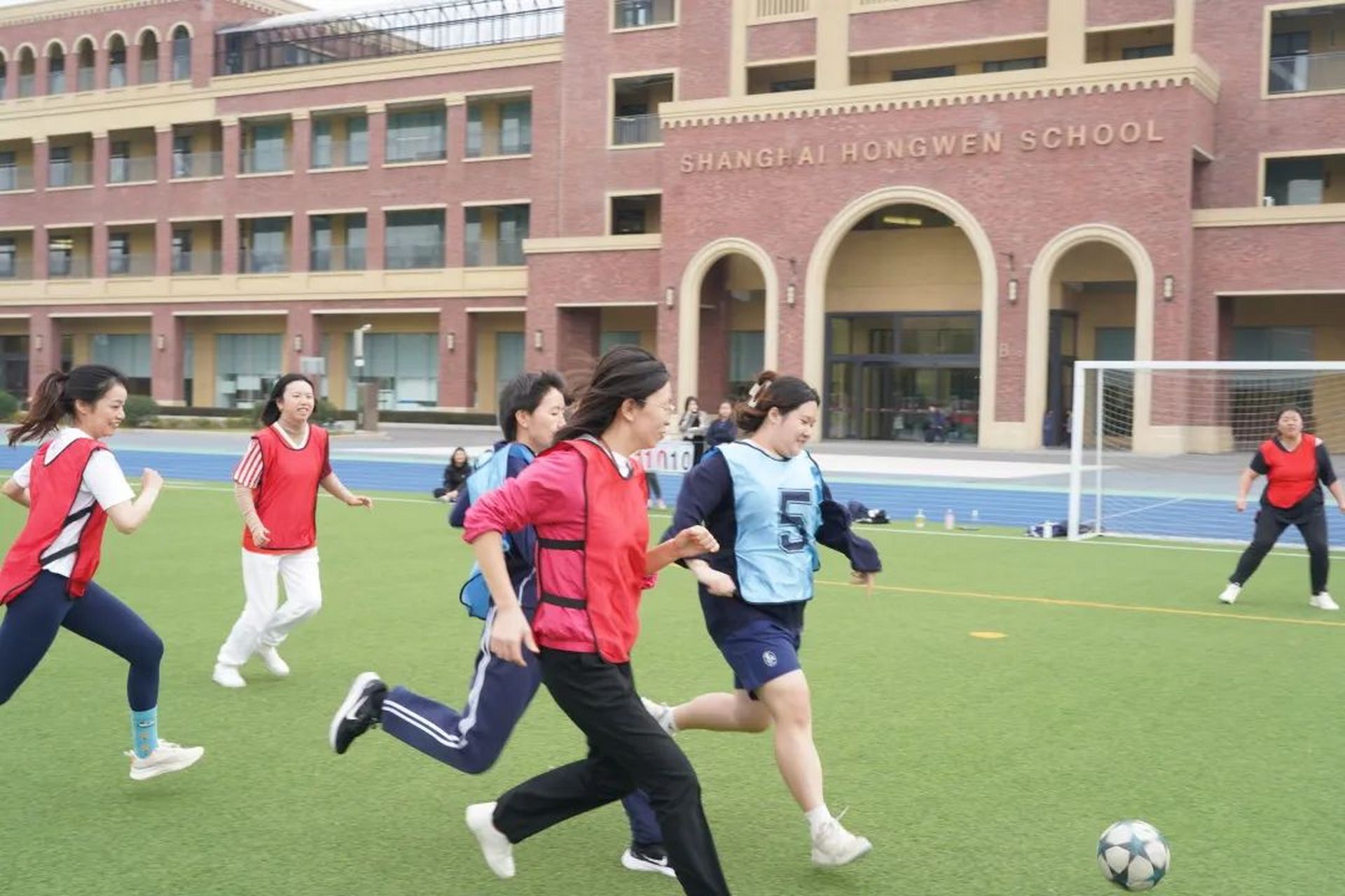国际学校宏文学校上海校区高中部丰富多彩的课外活动一览! 1.