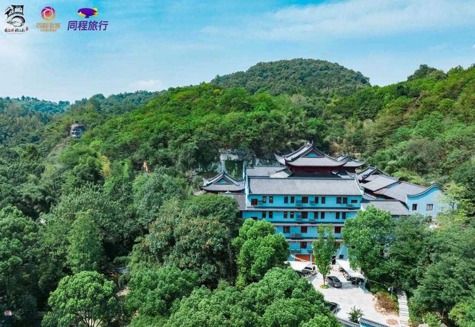 绍兴大佛寺位于新昌"千仞壁立,嵯峨怪石,环布如城"的石城山,已有一千