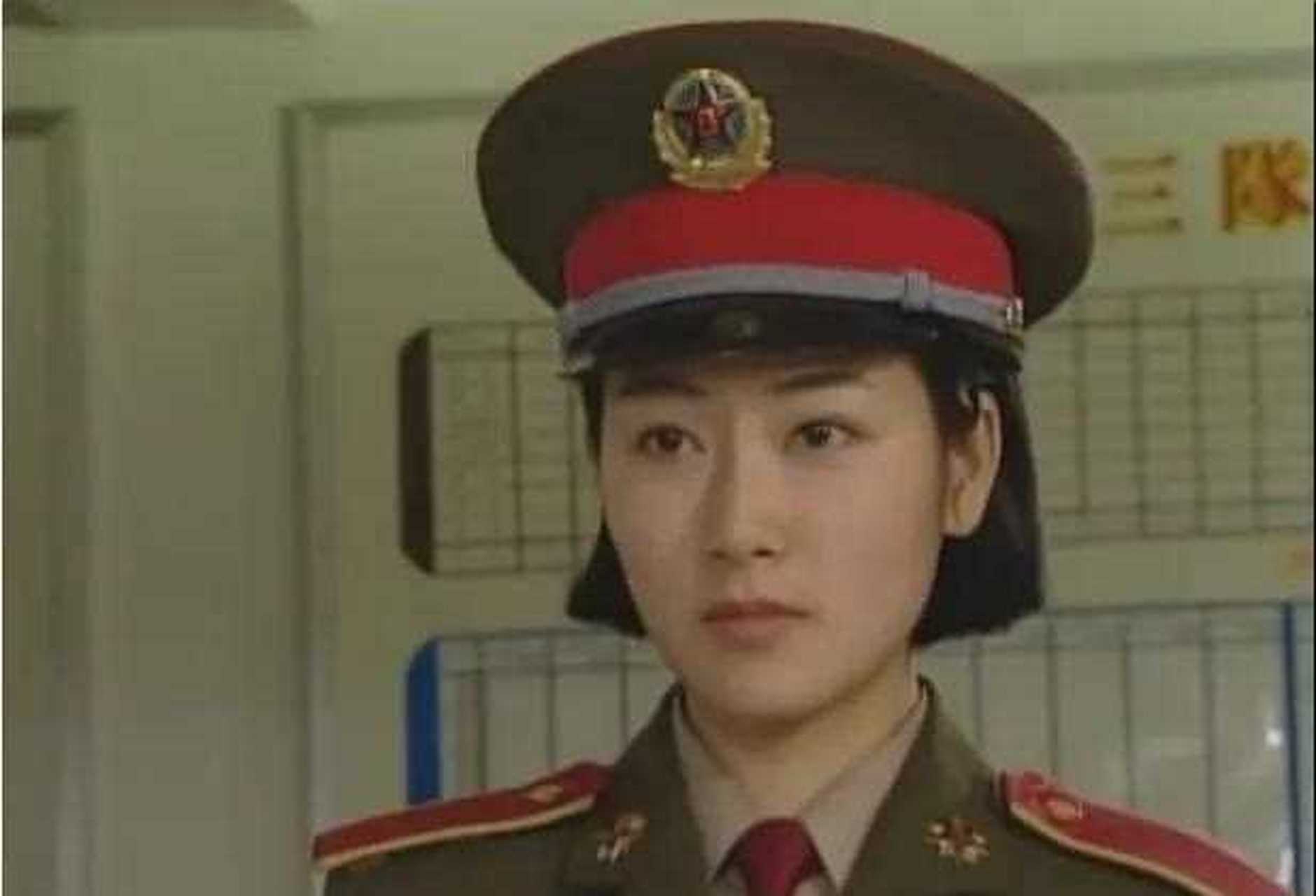 [舔屏] 她,叫安嵘,北京电影学院毕业,与韩雪是同学.