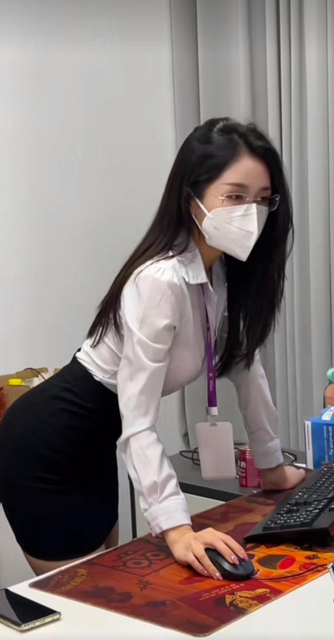 为什么新来的女同事一个比一个漂亮?[滑稽]