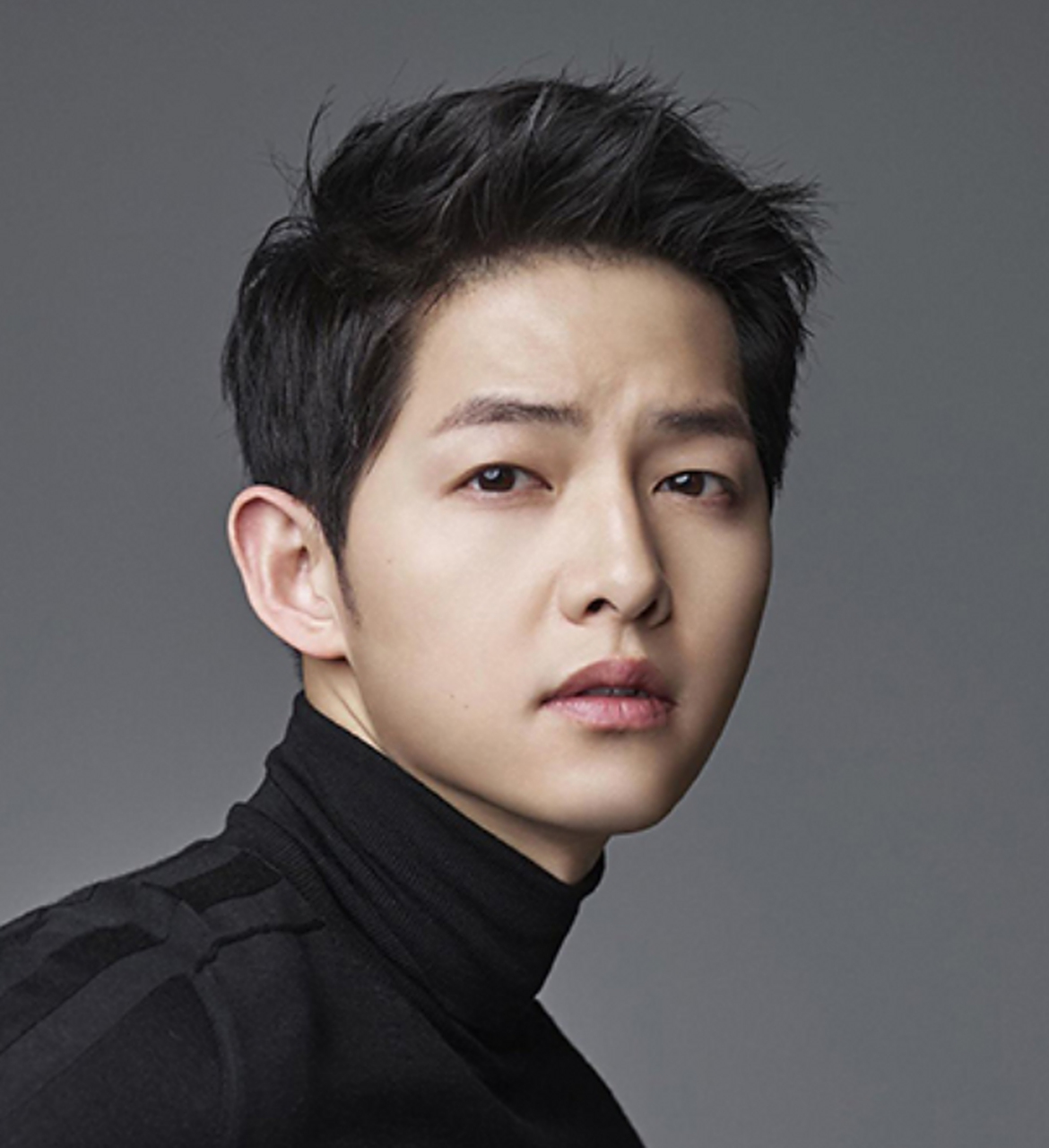 宋仲基通过所属的经纪公司直接官宣了新恋情,称希望大家用温暖的视线