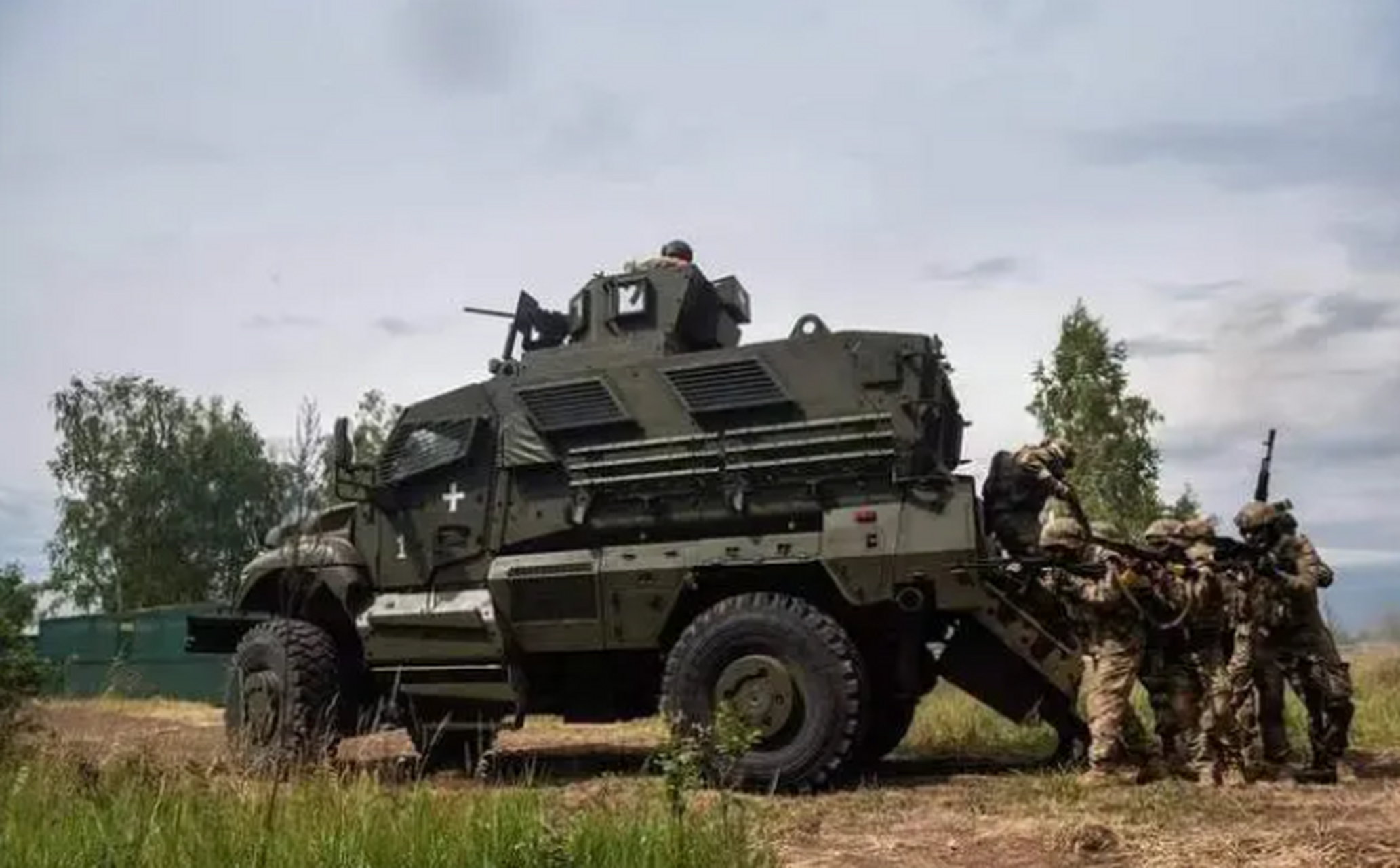 美军侦察机坠毁,俄军四大弹药库爆炸:200辆波兰装甲车冲向边境,战场