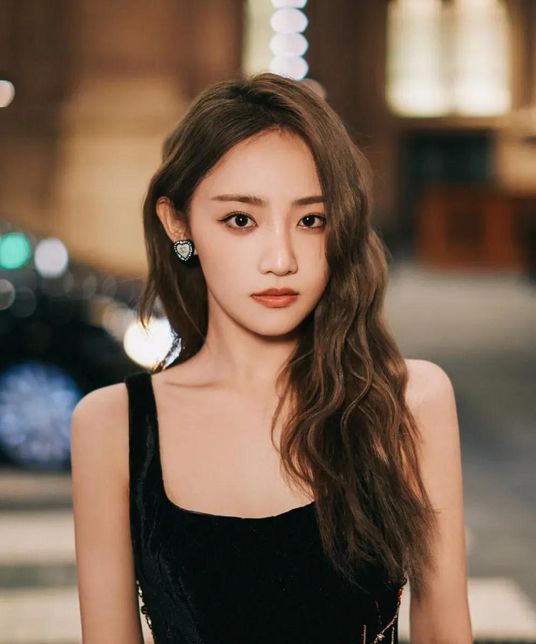 吴佳怡  表演出色,清新模样宛若邻家女孩,自然真挚的演技备受肯定和