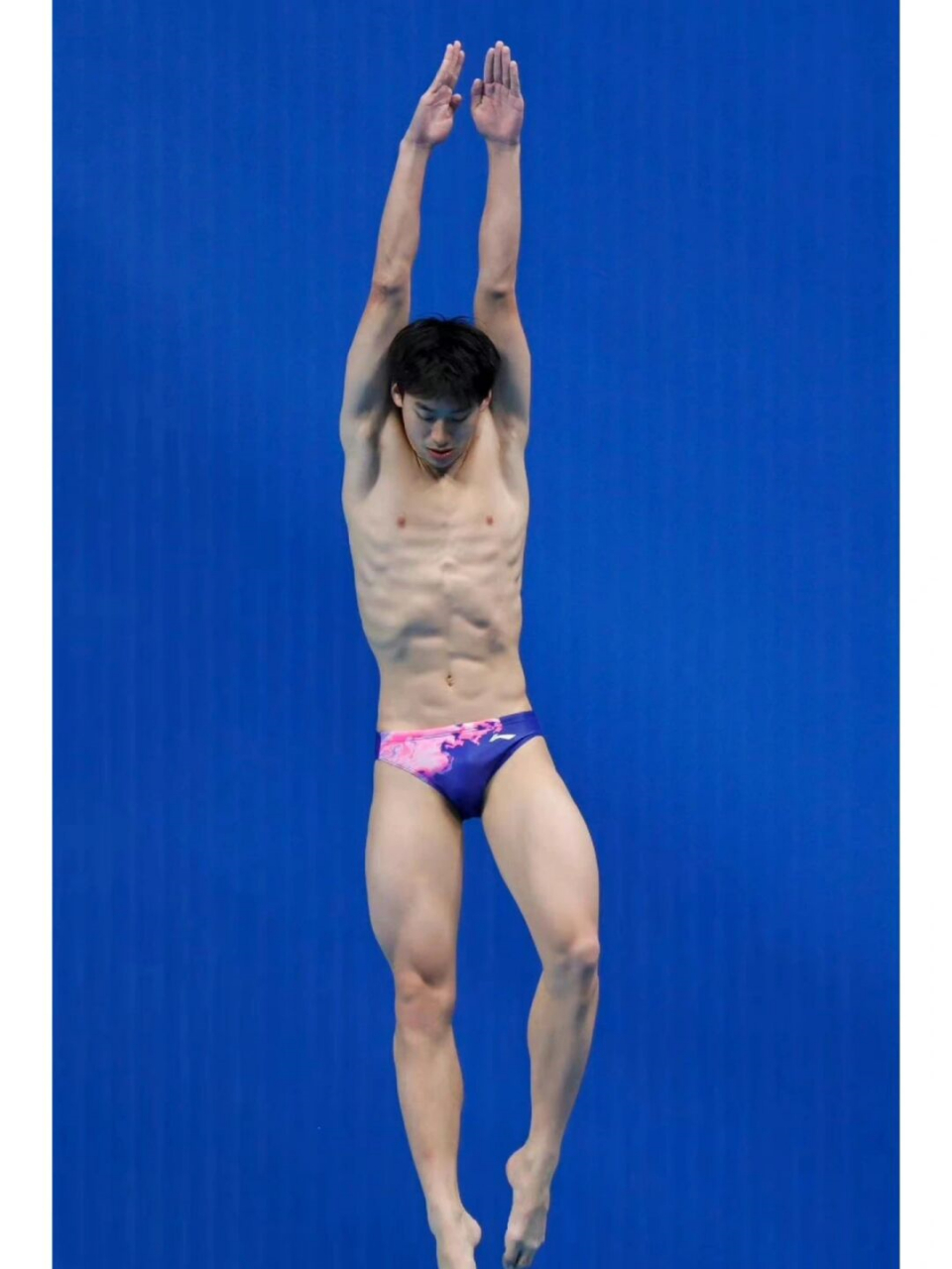 男生写真分享 跳水体育生 严鑫腹肌  严鑫真的好帅啊!腹肌好棒!