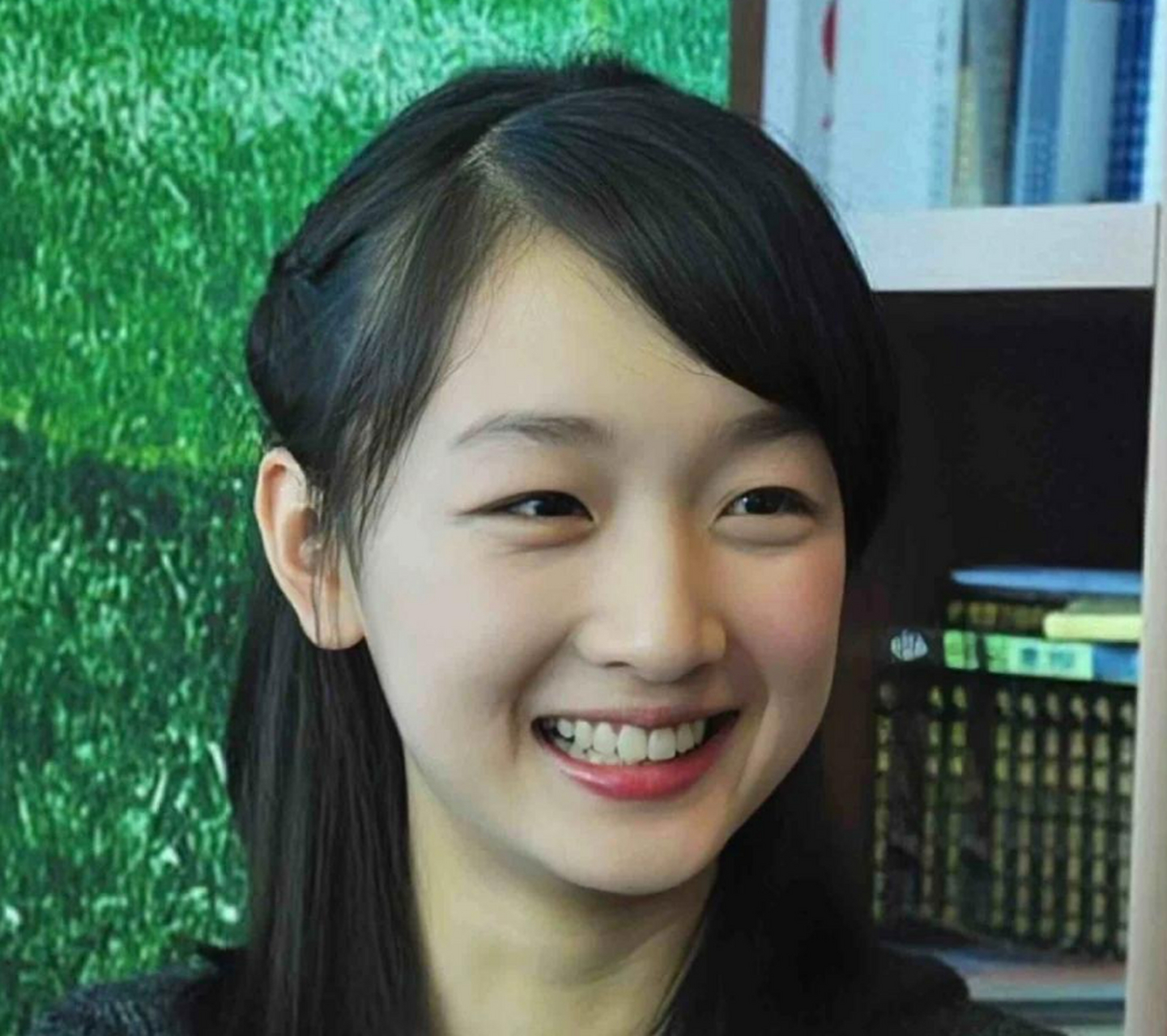 刚出道时的周冬雨一脸清纯毫无野心,令人怀念