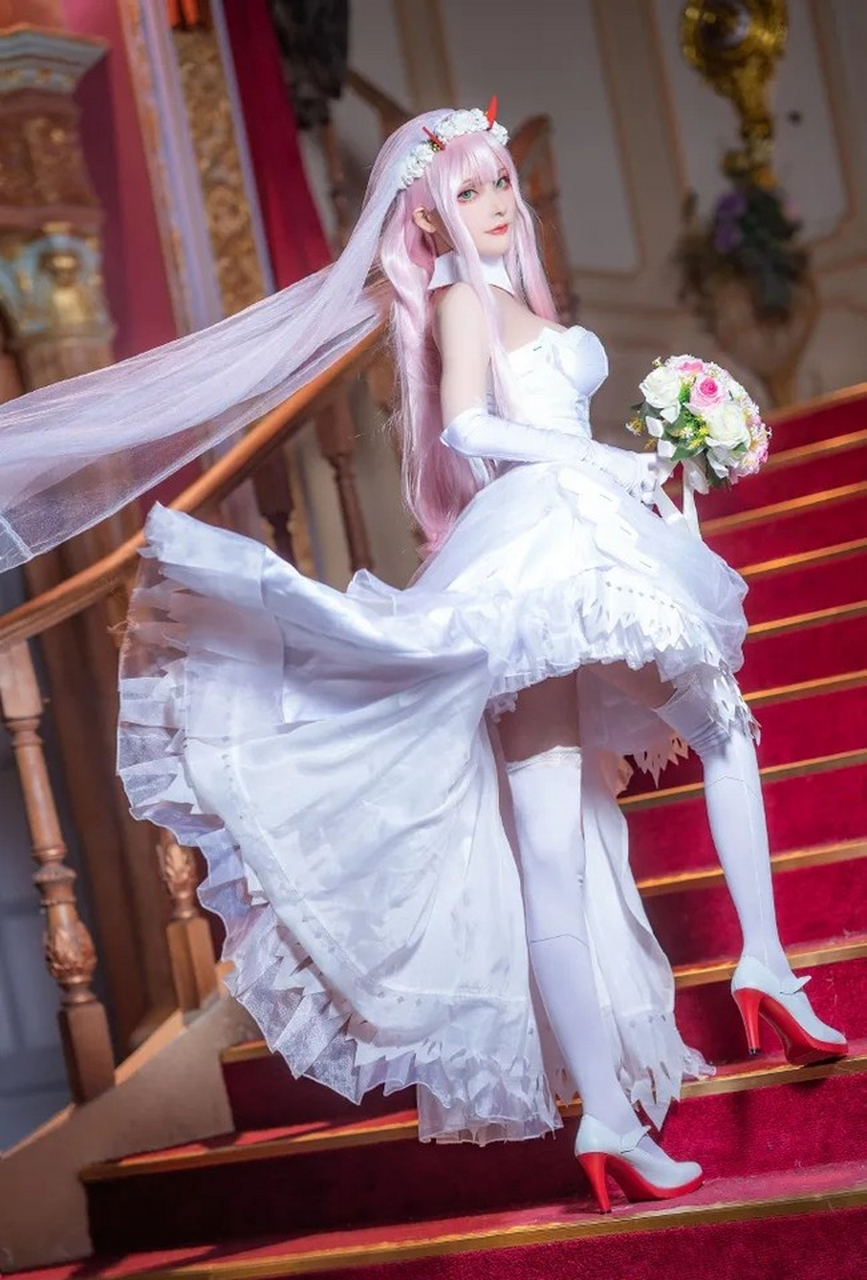 国家队02小姐姐的婚纱照来了,好想知道是谁的新娘呢?