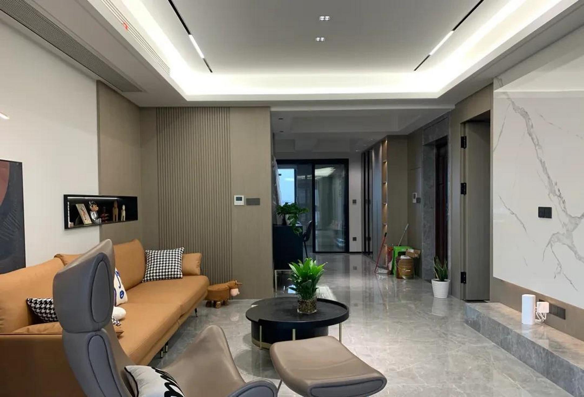 家里想做无主灯,吊一个平顶合适吗?