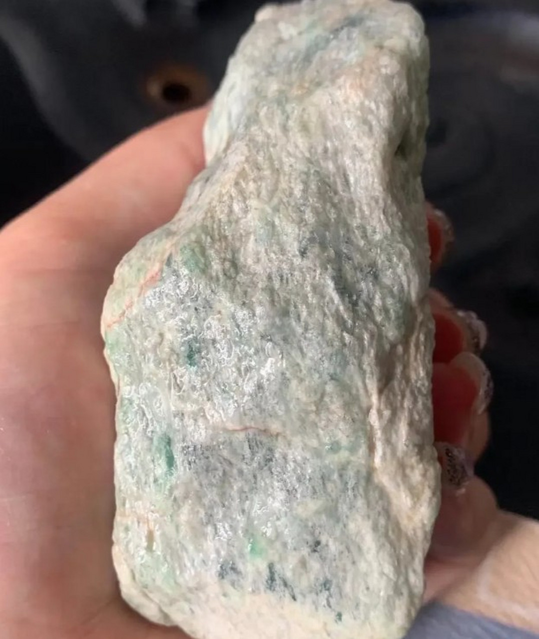 翡翠原石##点击头像看直播# 480克,木纳精品脱沙,整个冰晴底全身飘绿