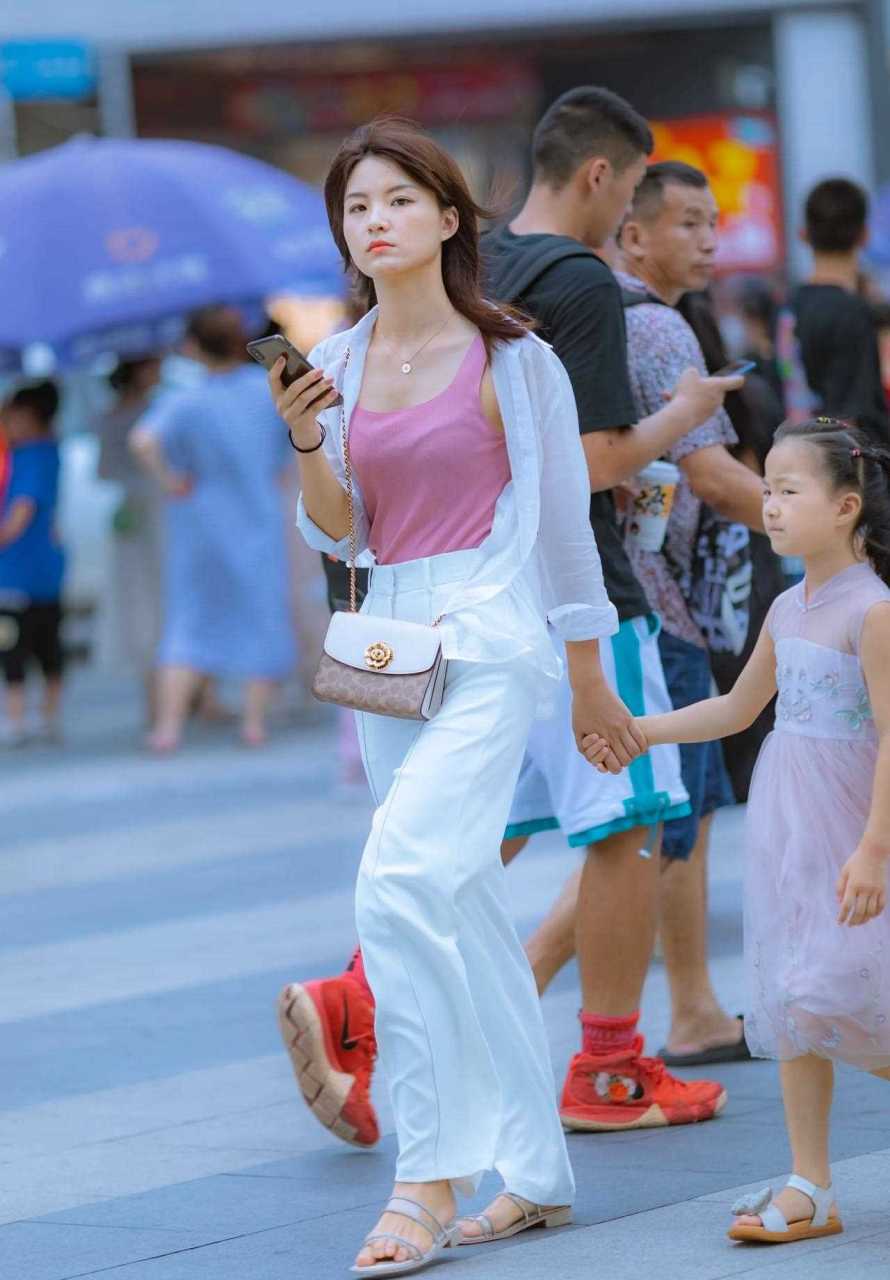 街拍|祝辣妈们六一儿童节快乐 宝爸们给你们家的小神兽安排了多少活动
