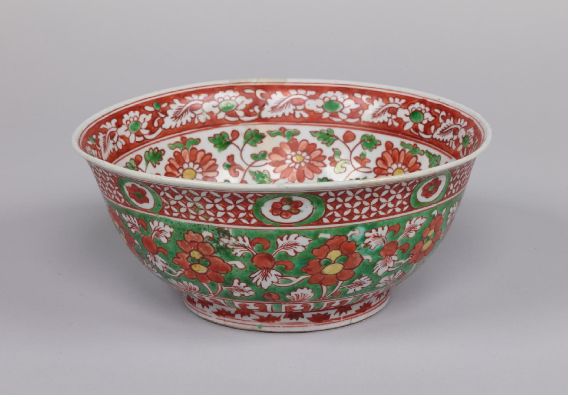 东京国立博物馆藏:明代·五彩花卉纹饰碗#五彩# #明清官窑瓷器