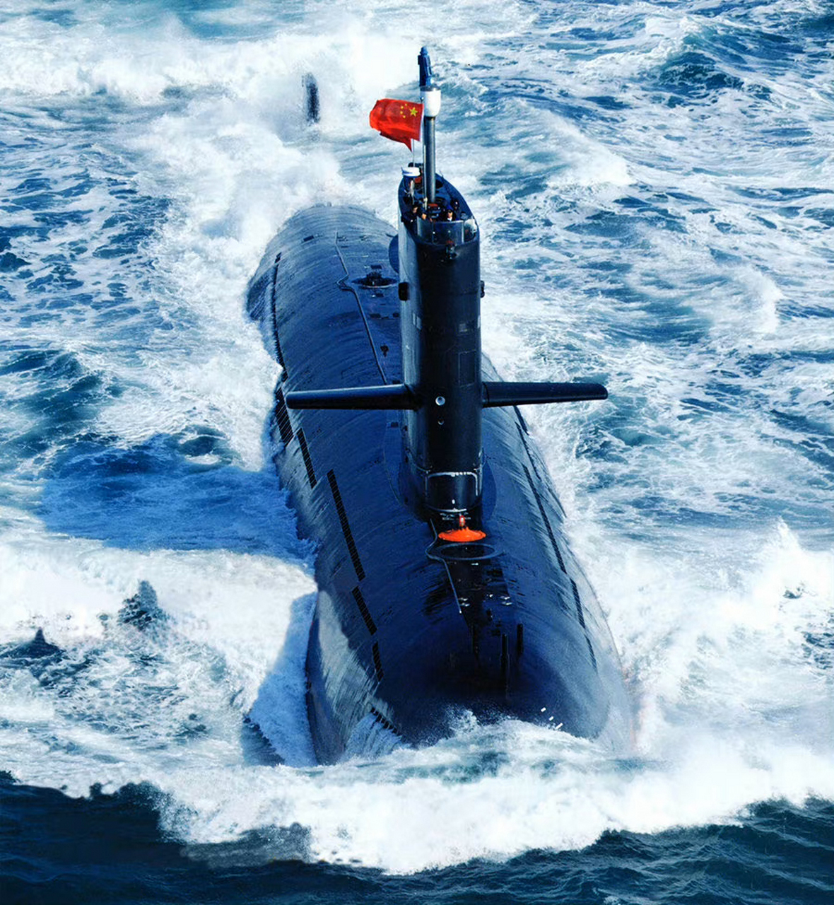 我国海军某部装备的039g型常规潜艇,这一组照片有10多年了,个人感觉这