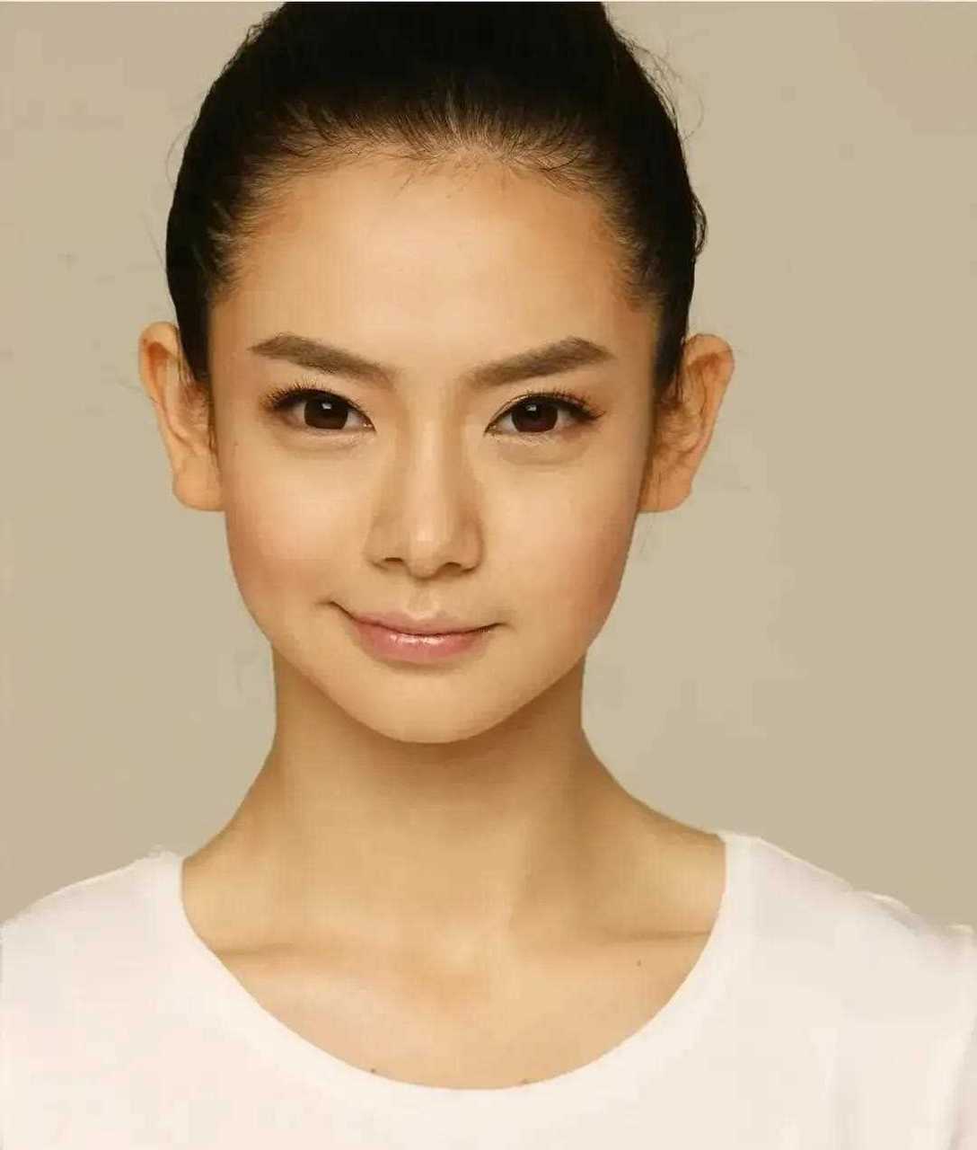 戚薇真好绝一女的,媒体前承认割了双眼皮,采访中大开黄腔,结婚后丈夫