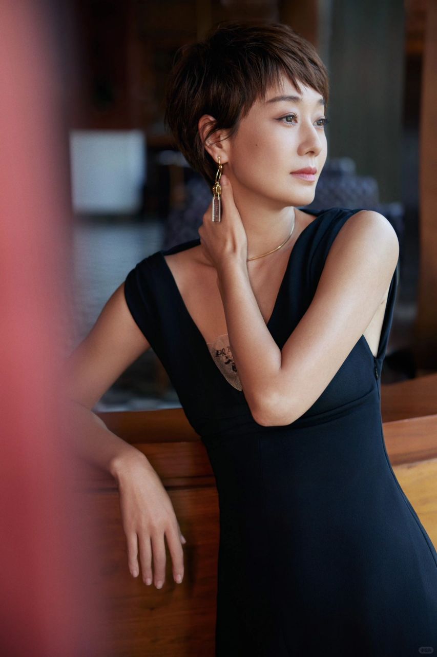 马伊琍身着prada尽显优雅风尚  马伊琍携作品《繁花》出席腾讯视频v视