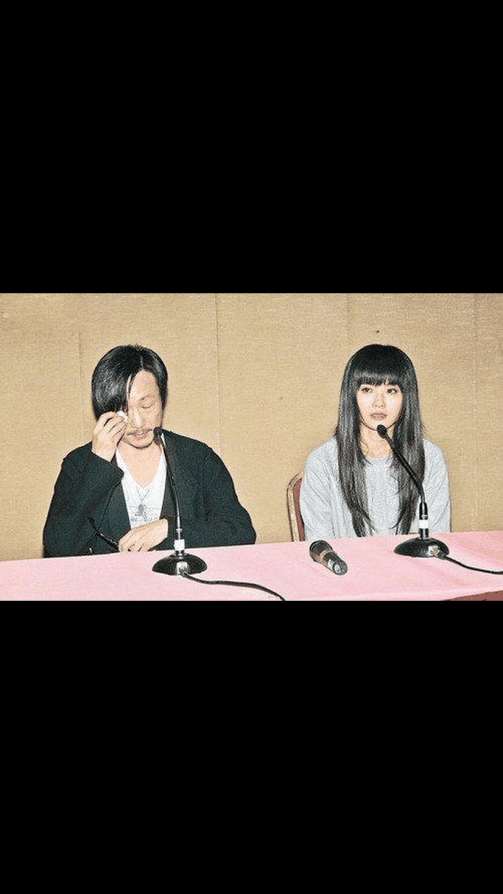 gif创作人# 2010年,郑中基和阿sa突然召开记者发布会,大家本以为是