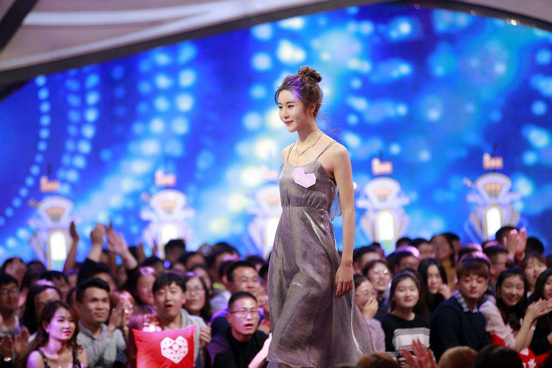 《非诚勿扰》上,女嘉宾赵巧囡分享了自己的一个经历:  曾经有一个男孩