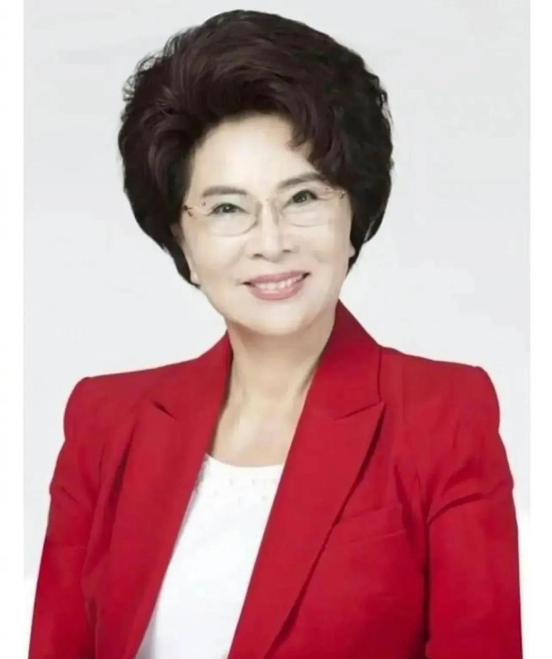 大家能看出这位泡菜国女财阀已经90多岁了吗?这到底怎么保养的?