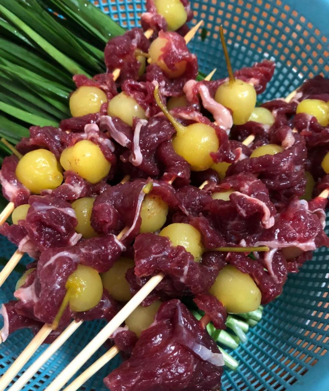 网友:吃烧烤必点泡椒烤牛肉,一次吃好几串,这个真的非常棒. #娱乐