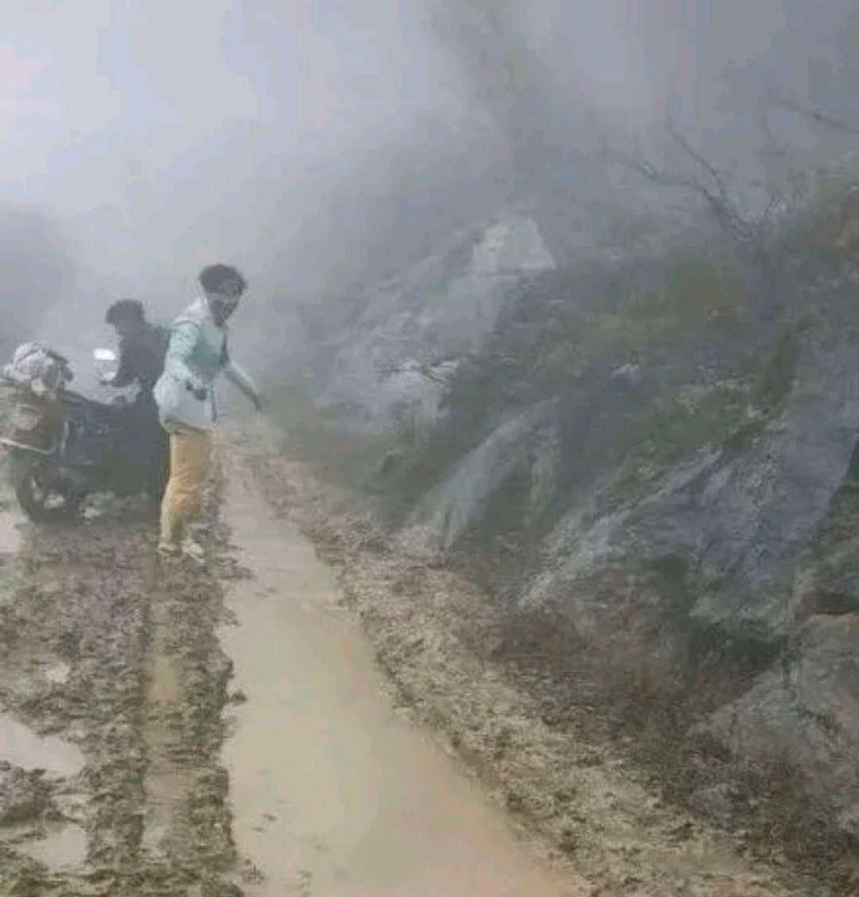 下雨天路太滑了,感觉要走很久