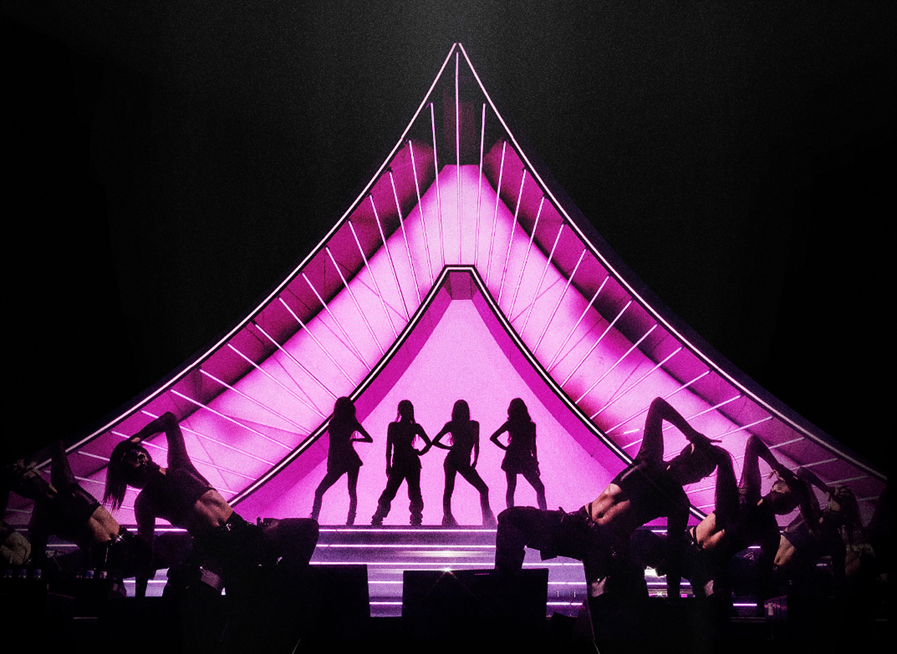 从2022年10月起,blackpink辗转于各个城市,外媒统计在11个月里她们