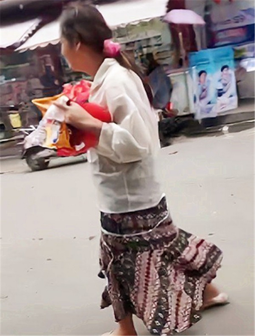 广西流浪女"花姐":生3胎后,又一次怀孕,背后指使的是谁?