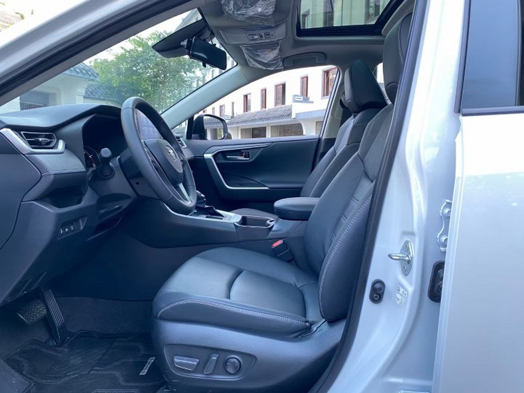 18 万元  ⛽️油耗:8.3l