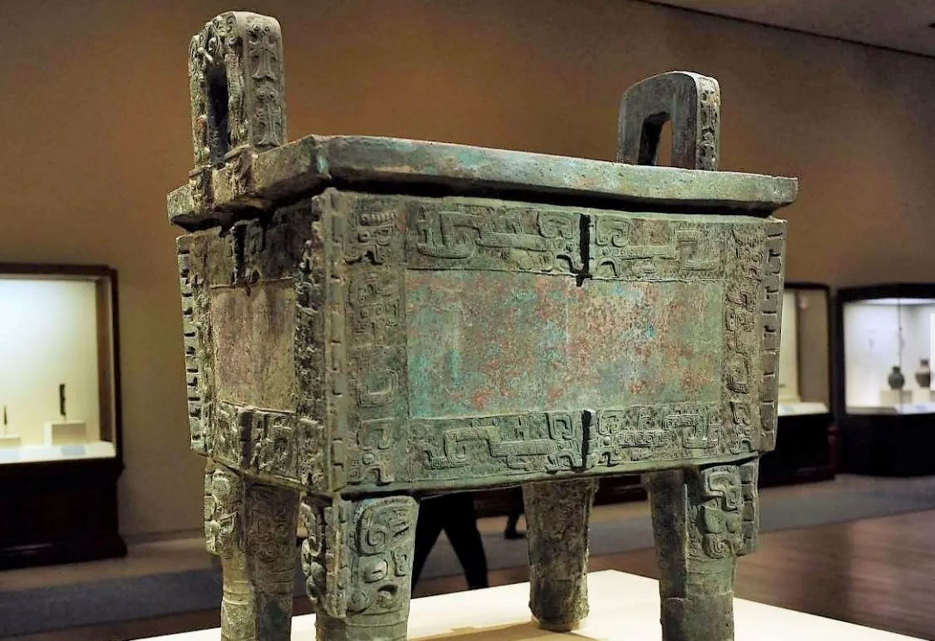 中华青铜时代:司母戊鼎.目前发掘的青铜器中最大的一件.