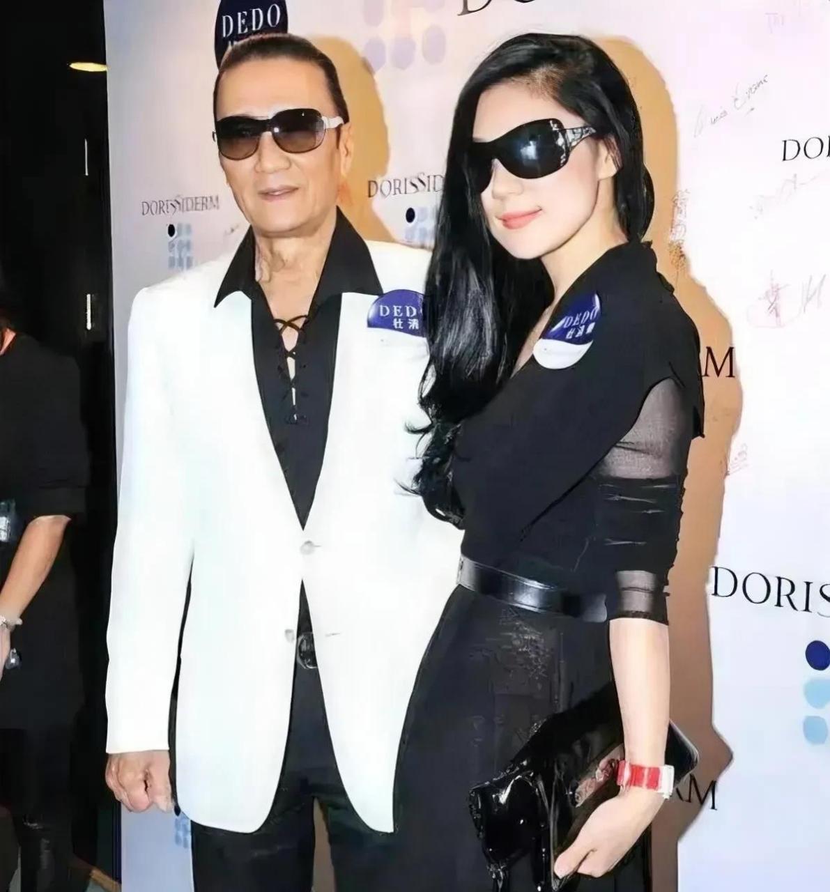 2018年,82岁的谢贤,向32岁的女友coco提出了分手,"给你2000w青春损失