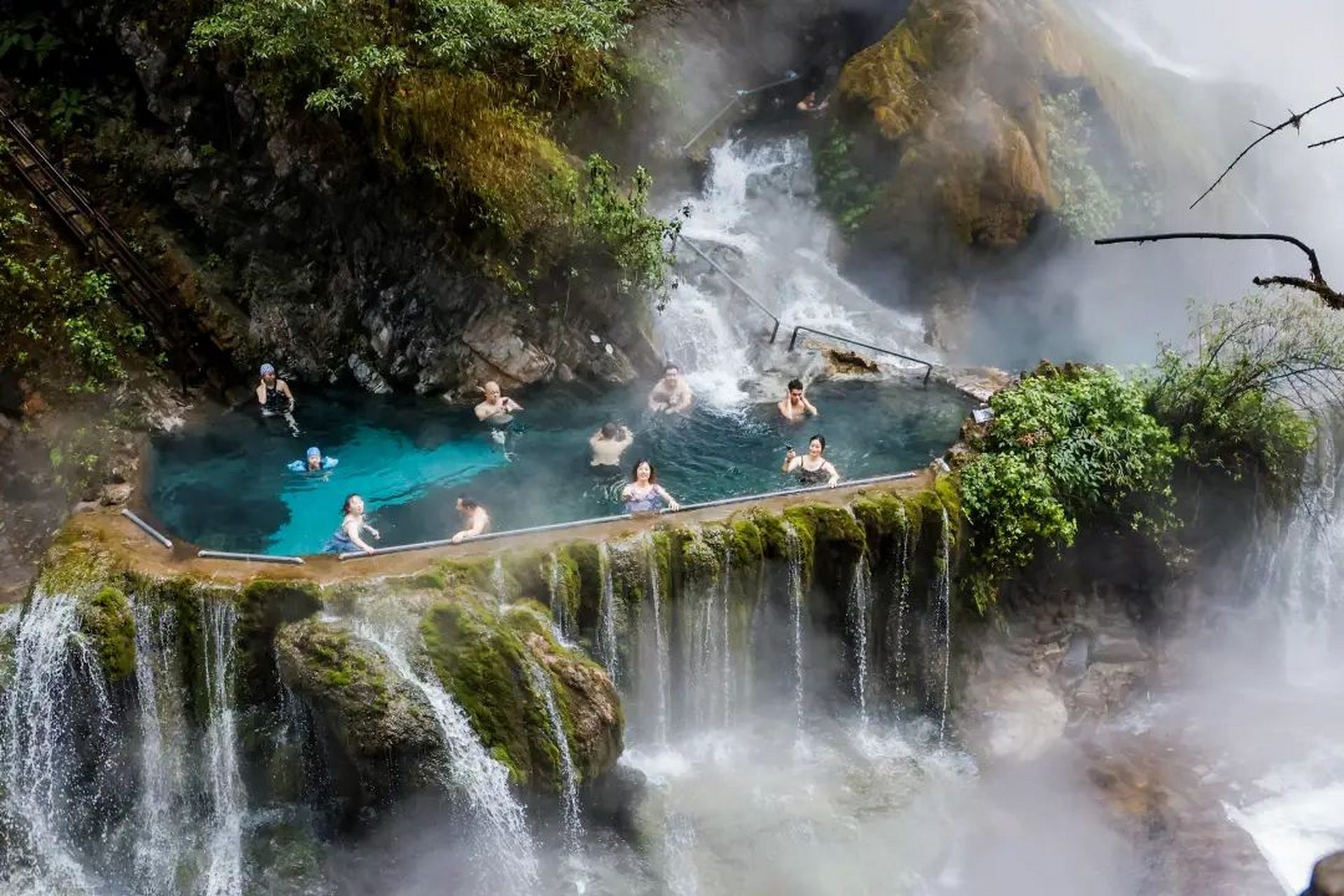 西昌螺髻山九十九里温泉瀑布,绝对是一个让你无法忘怀的景点!