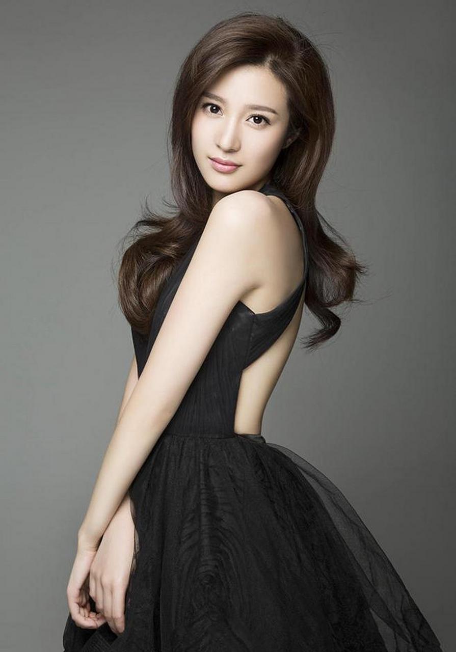 91年浙江诸暨女演员邬靖靖,清新恬淡 91年浙江诸暨女演员邬靖靖,清新