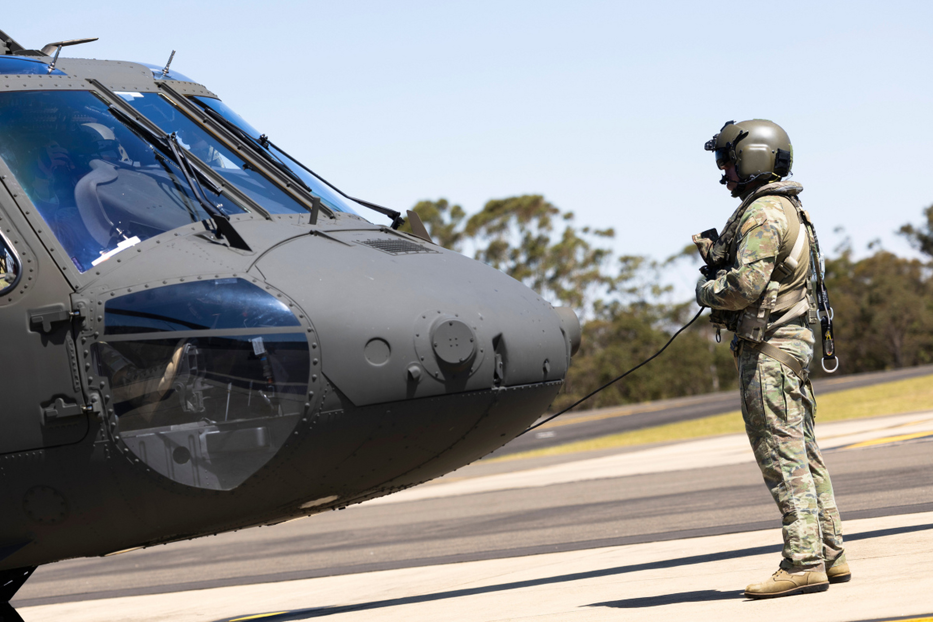 澳陆军几年前接收了首批40架uh-60m黑鹰直升机的中的三架.